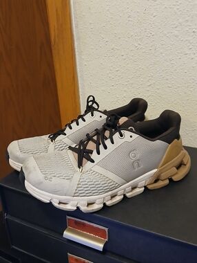 On Running Cloudflyer Women's Running Shoes Size 8.5 Glacier Grey Rose Brown